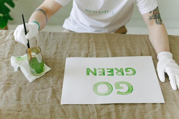 L'évolution fascinante de la mode française : des débuts à l'époque contemporaine